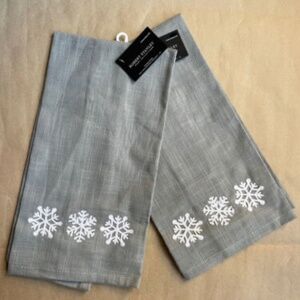 ROBERT STANLEY Hand TOWELS Set of 2 New SHIP FREE Cotton Gray White Snowflake